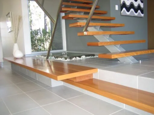 tangga kayu mnimalis-papan tangga kayu-desain tangga kayu-tangga rumah kayu-papan tangga dari kayu
