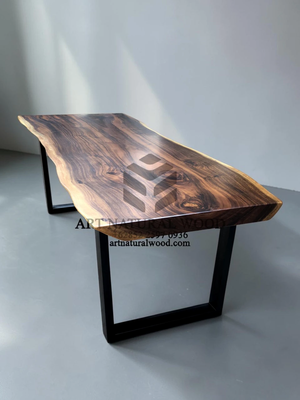 meja makan kayu trembesi-meja makan kayu solid-meja makan kayu trembesi utuh- meja makan industrial-meja cafe kayu trembesi-meja cafe kayu utuh