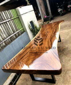 meja resin kayu besar-meja makan kayu besar-meja kayu mewah-meja cover resin-meja trembesi cover resin-meja kayu tebal