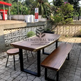 meja cafe industrial-meja makan industrial-meja kayu besar-meja makan kayu trembesi-meja cafe trembesi