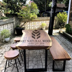 meja cafe industrial-meja makan industrial-meja kayu besar-meja makan kayu trembesi-meja cafe trembesi