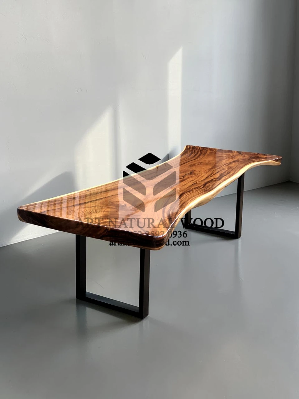 meja resin kayu besar-meja makan kayu besar-meja kayu mewah-meja cover resin-meja trembesi cover resin-meja kayu tebal