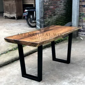 meja makan industrial kayu trembesi-meja cafe industrial-meja kayu besar-meja makan kayu trembesi-meja cafe trembesi