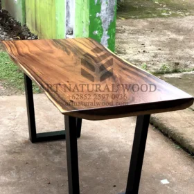 meja makan industrial kayu trembesi-meja cafe industrial-meja kayu besar-meja makan kayu trembesi-meja cafe trembesi