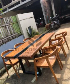 set meja makan minimalis kayu trembesi-meja kayu besar-meja kayu resin-meja river kaca-furniture cafe-meja cafe-kursi makan jati minimalis