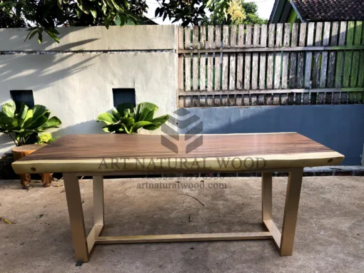 meja minimalis kayu trembesi-meja makan kayu solid-meja kayu besar-meja kaki besi-meja makan industrial