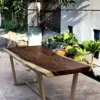 meja minimalis kayu trembesi-meja makan kayu solid-meja kayu besar-meja kaki besi-meja makan industrial