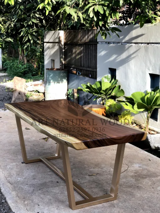 meja minimalis kayu trembesi-meja makan kayu solid-meja kayu besar-meja kaki besi-meja makan industrial