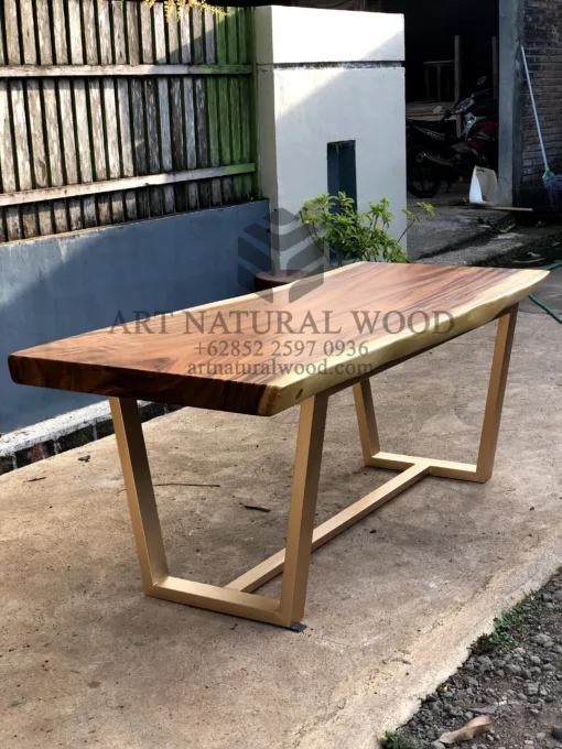 meja minimalis kayu trembesi-meja makan kayu solid-meja kayu besar-meja kaki besi-meja makan industrial