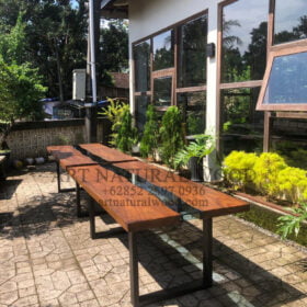 meja kayu unik-meja kayu besar-meja river kaca-meja resin-meja epoxy