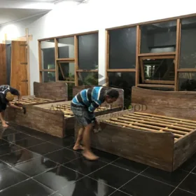 dipan kayu minimalis-dipan kayu trembesi-dipan desain alamai-dipan modern minimalis