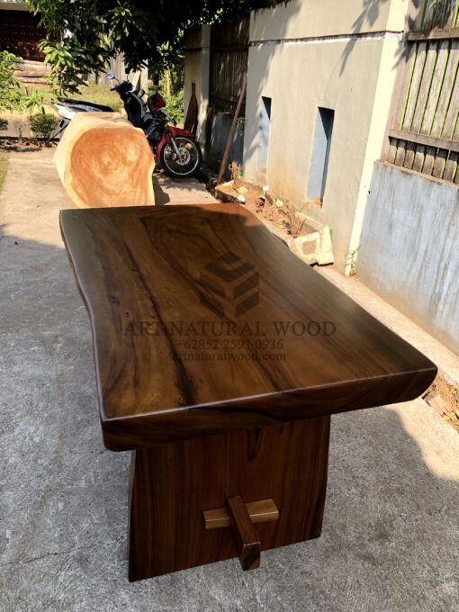 meja kayu trembesi tebal 1 papan utuh
