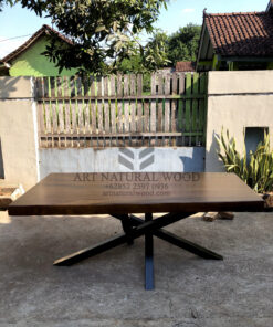 meja kayu kaki besi unik-meja makan kayu trembesi kaki besi
