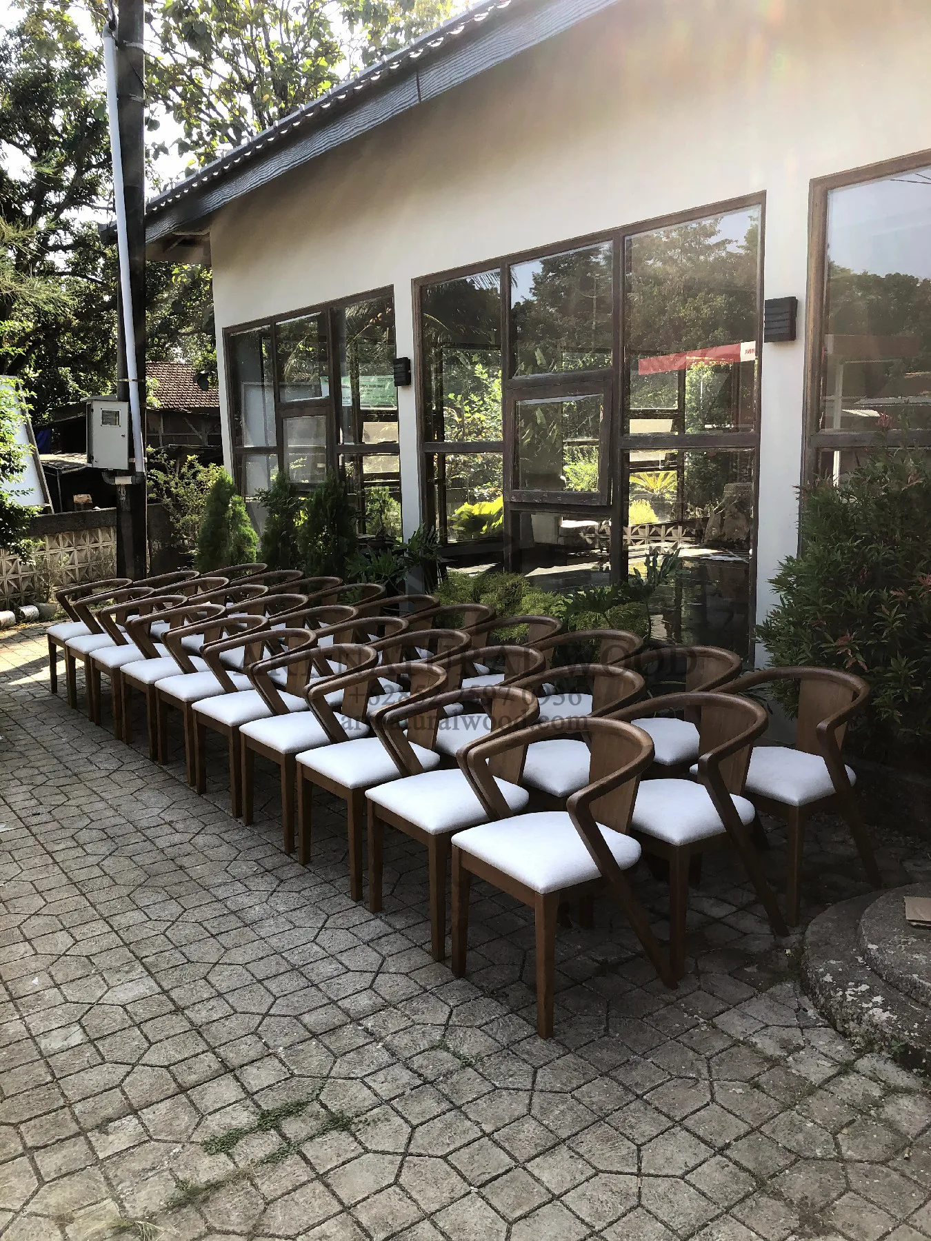 kursi cafe minimalis kayu jati solid-kursi makan minimalis kayu jati solid