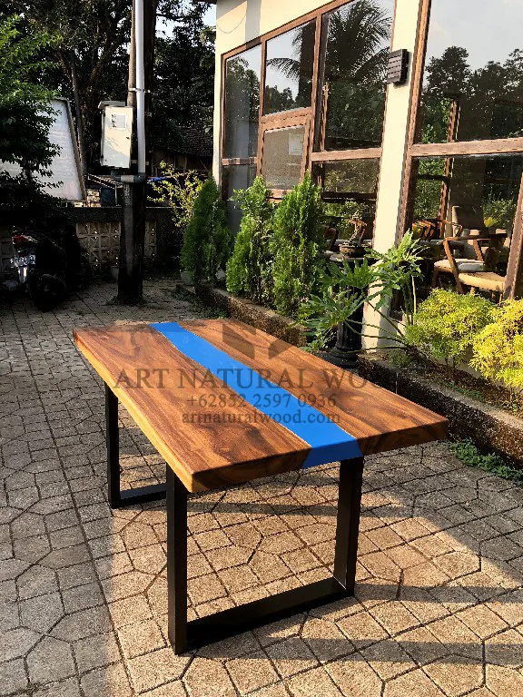 meja resin kayu solid trembesi kaki besi-meja epoxy kayu solid trembesi