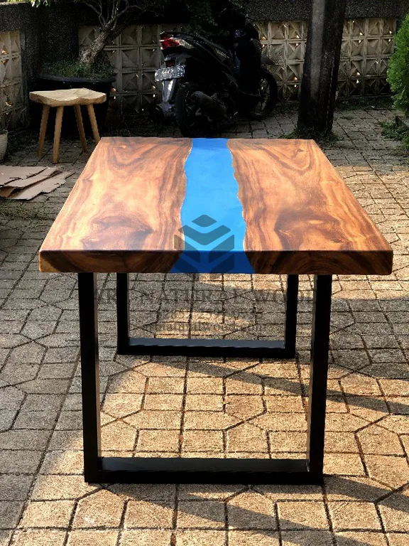 meja resin kayu solid trembesi kaki besi-meja epoxy kayu solid trembesi