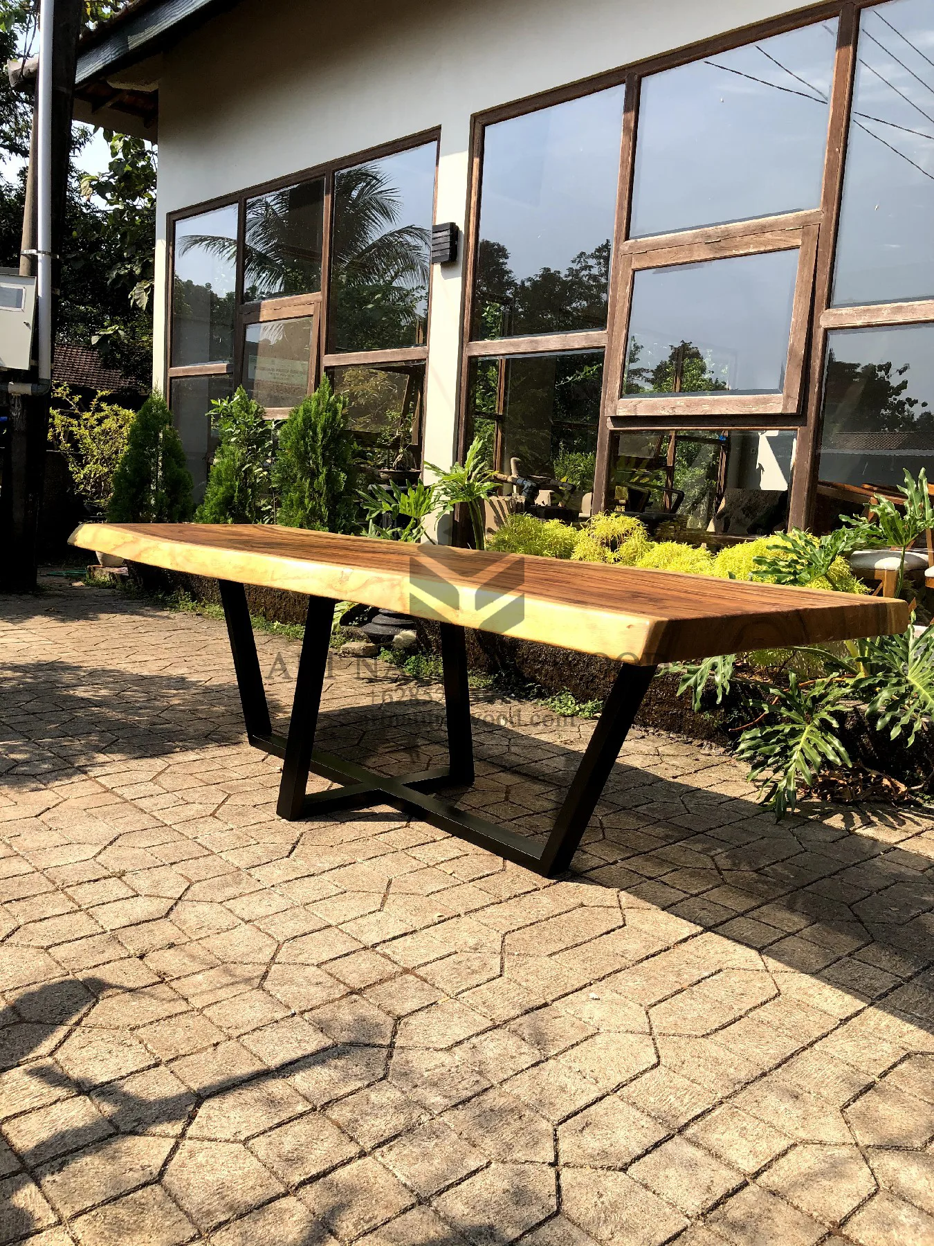 meja meeting kantor minimalis kayu trembesi solid besar