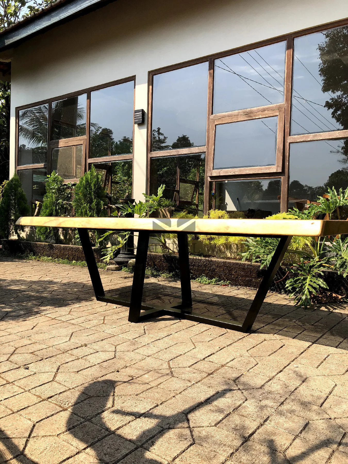 meja meeting kantor minimalis kayu trembesi solid besar