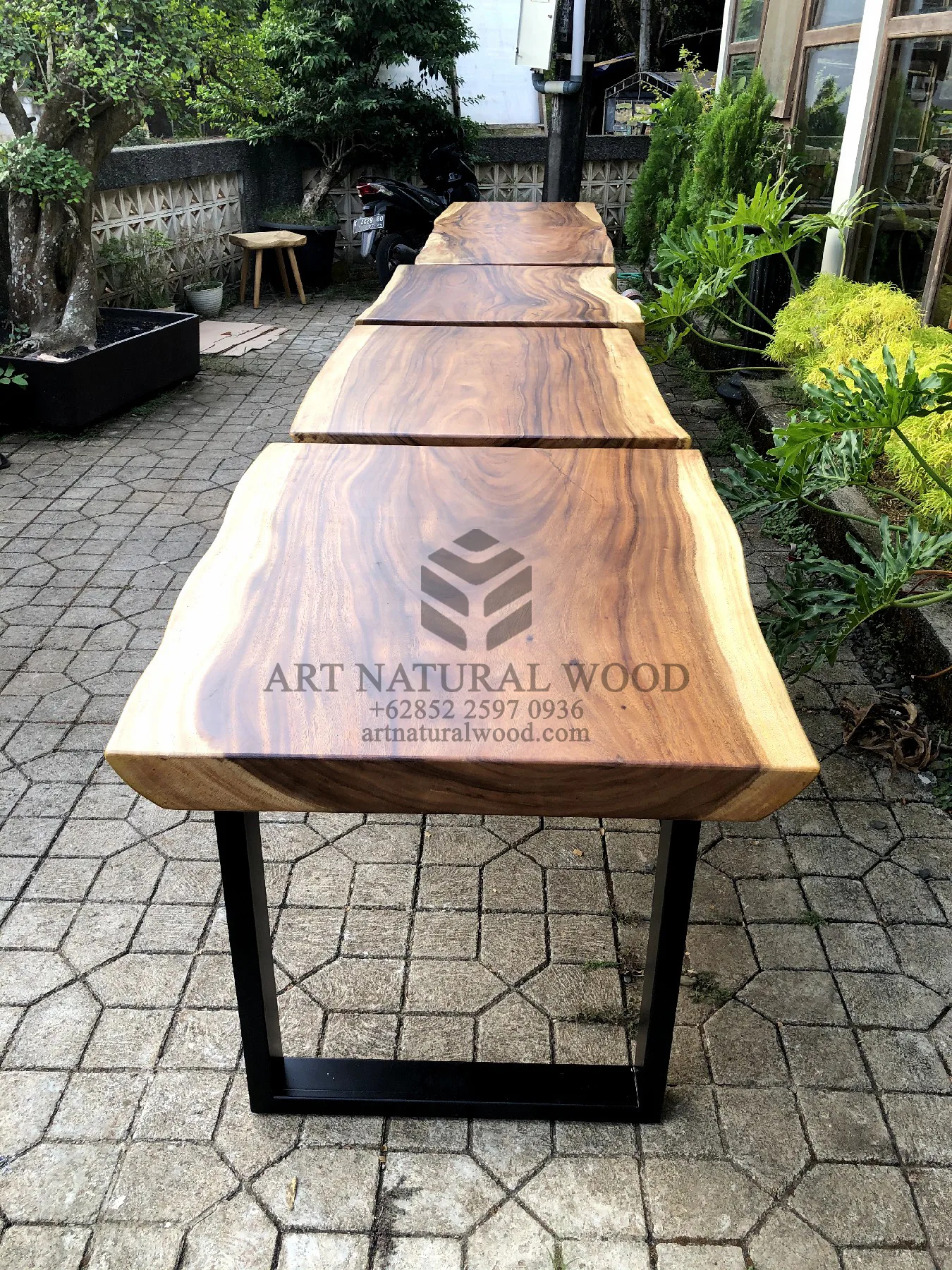 meja cafe minimalis kayu solid kaki besi-meja makan kaki besi