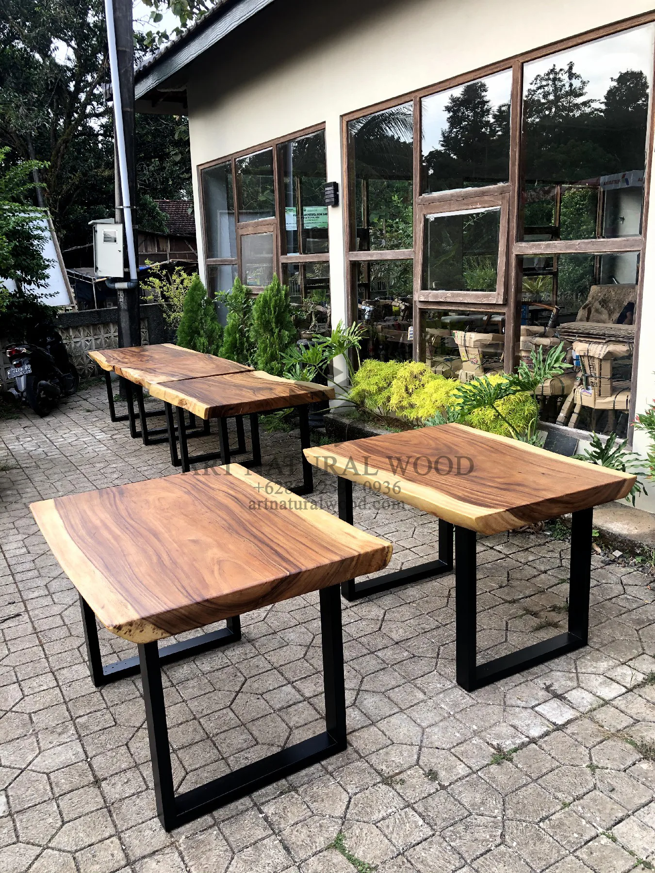 meja cafe minimalis kayu solid kaki besi-meja makan kaki besi
