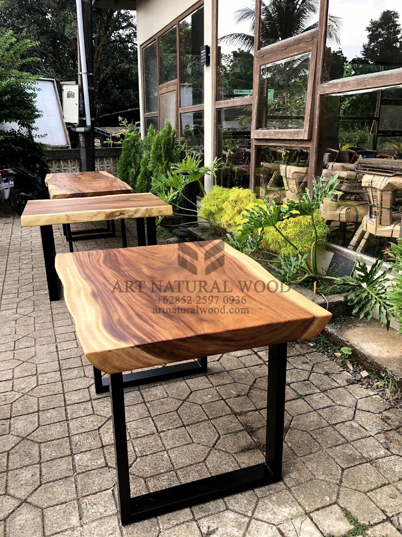 meja cafe minimalis kayu solid kaki besi-meja makan kaki besi
