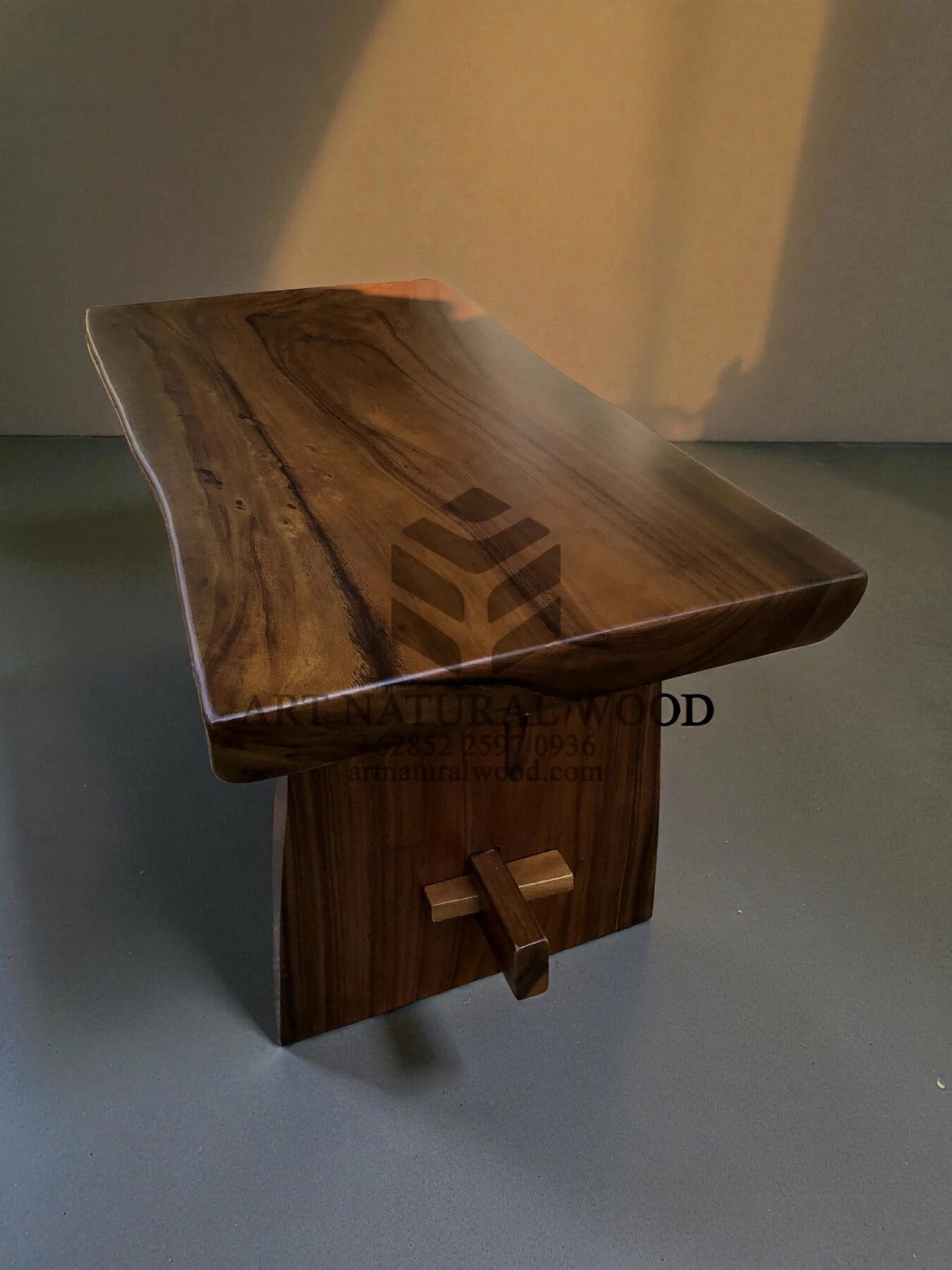 meja kayu trembesi tebal 1 papan utuh