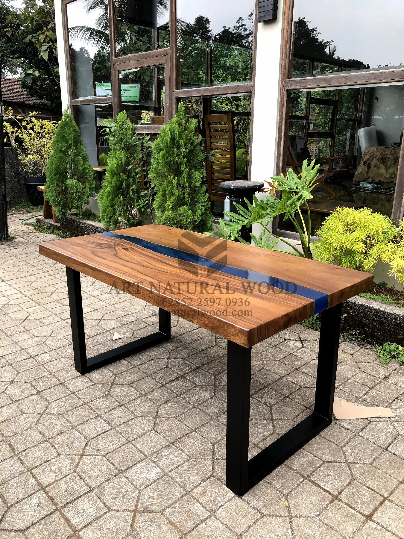 meja epoxy resin minimalis kayu trembesi solid kaki besi