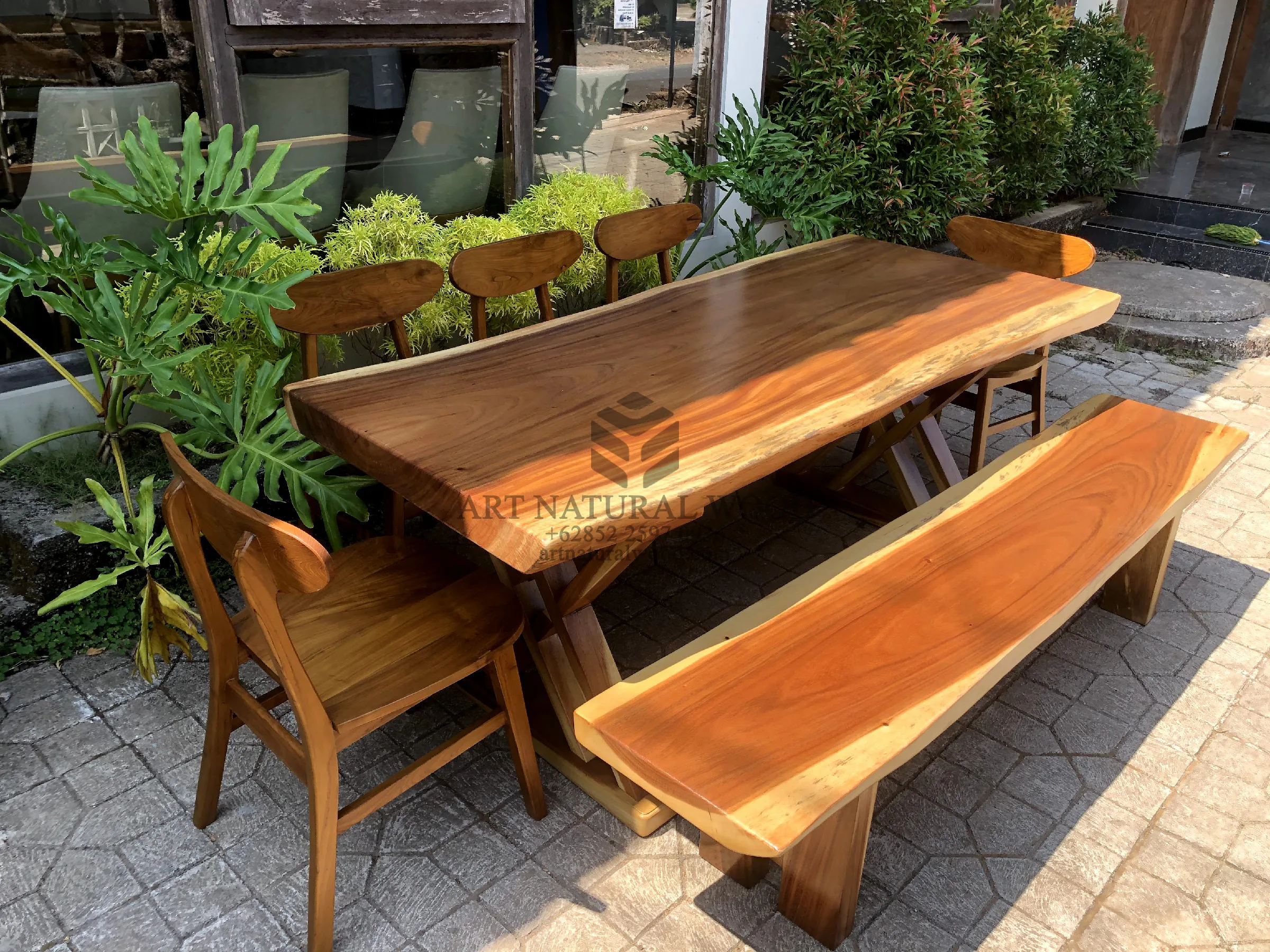 meja makan kayu trembesi 5 kursi 1 bangku-meja makan minimalis kayu trembesi-set meja makan kayu besar