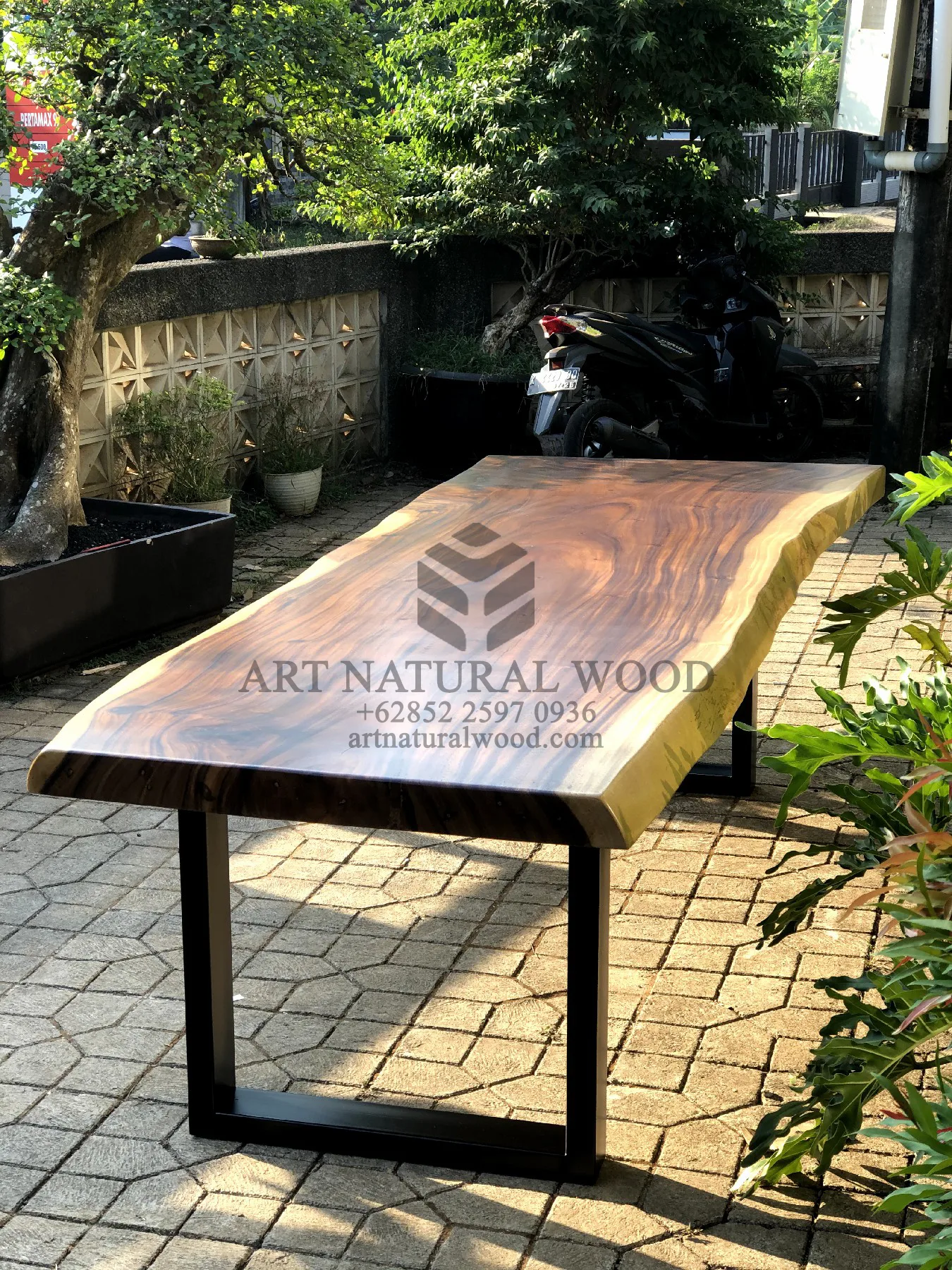 meja meeting minimalis kaki besi kayu trembesi solid utuh-meja rapat minimalis kaki besi-meja meeting kantor