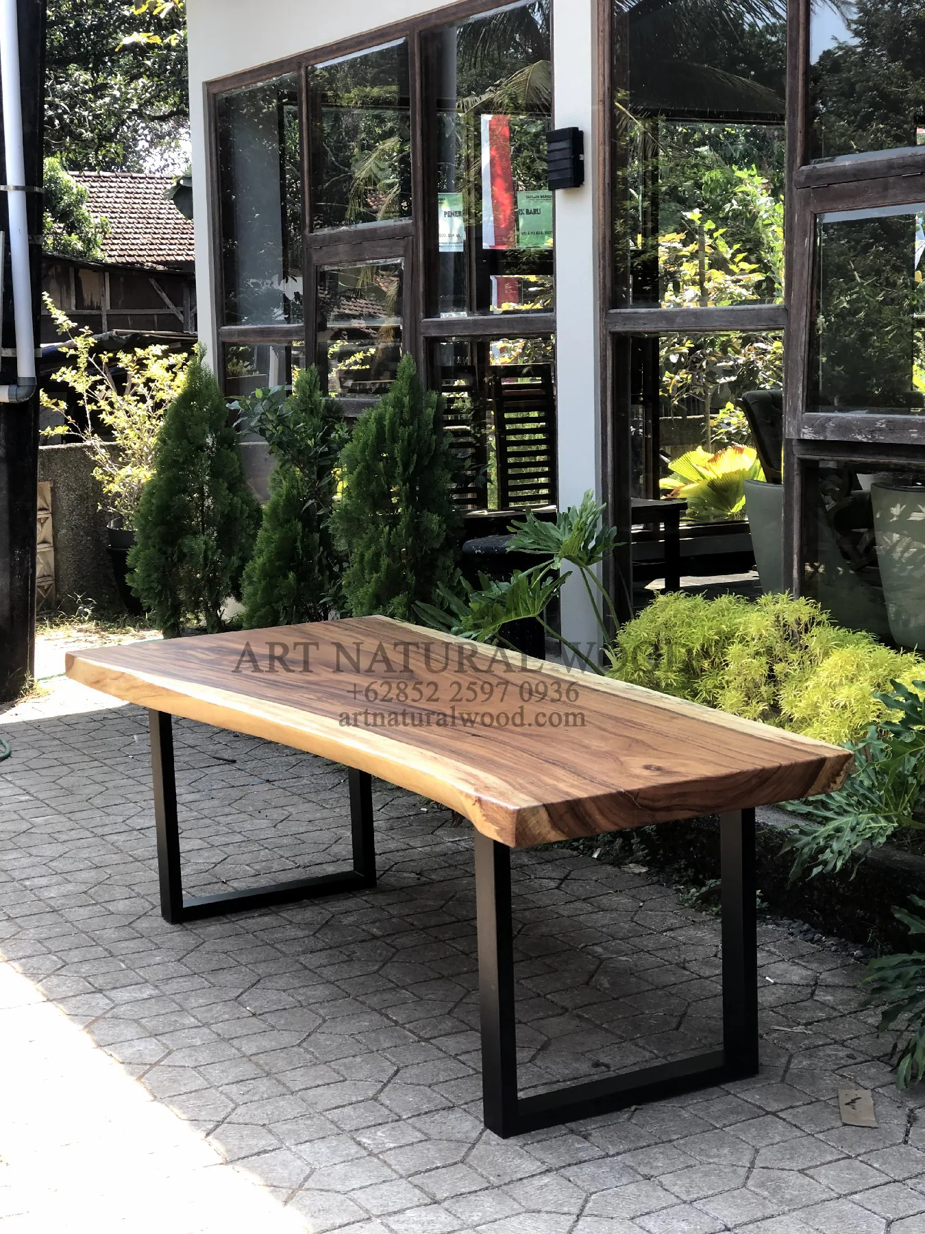 meja trembesi minimalis kaki besi kayu solid utuh sisi natural