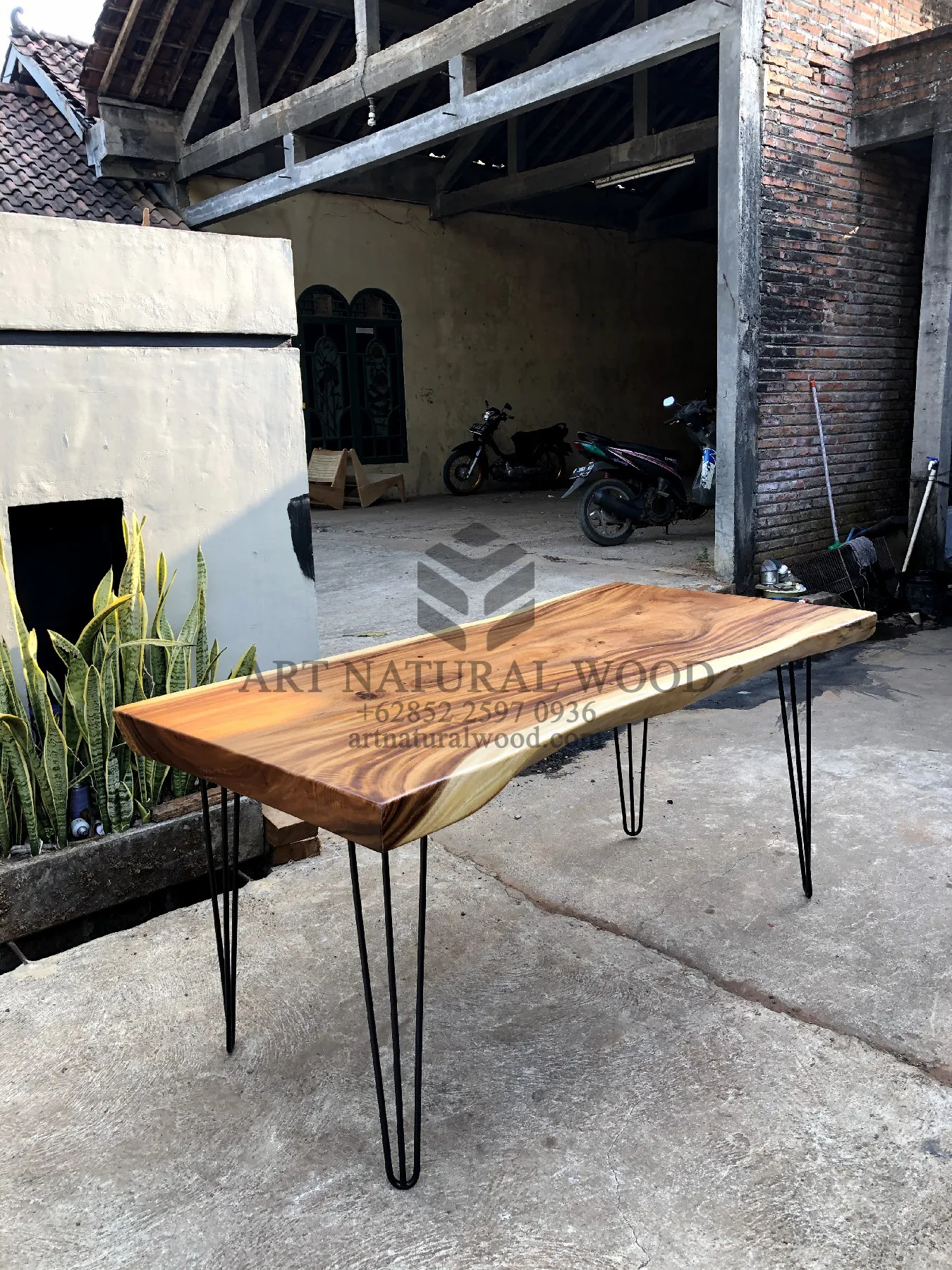 meja komputer desain industrial minimalis-meja komputer kayu solid