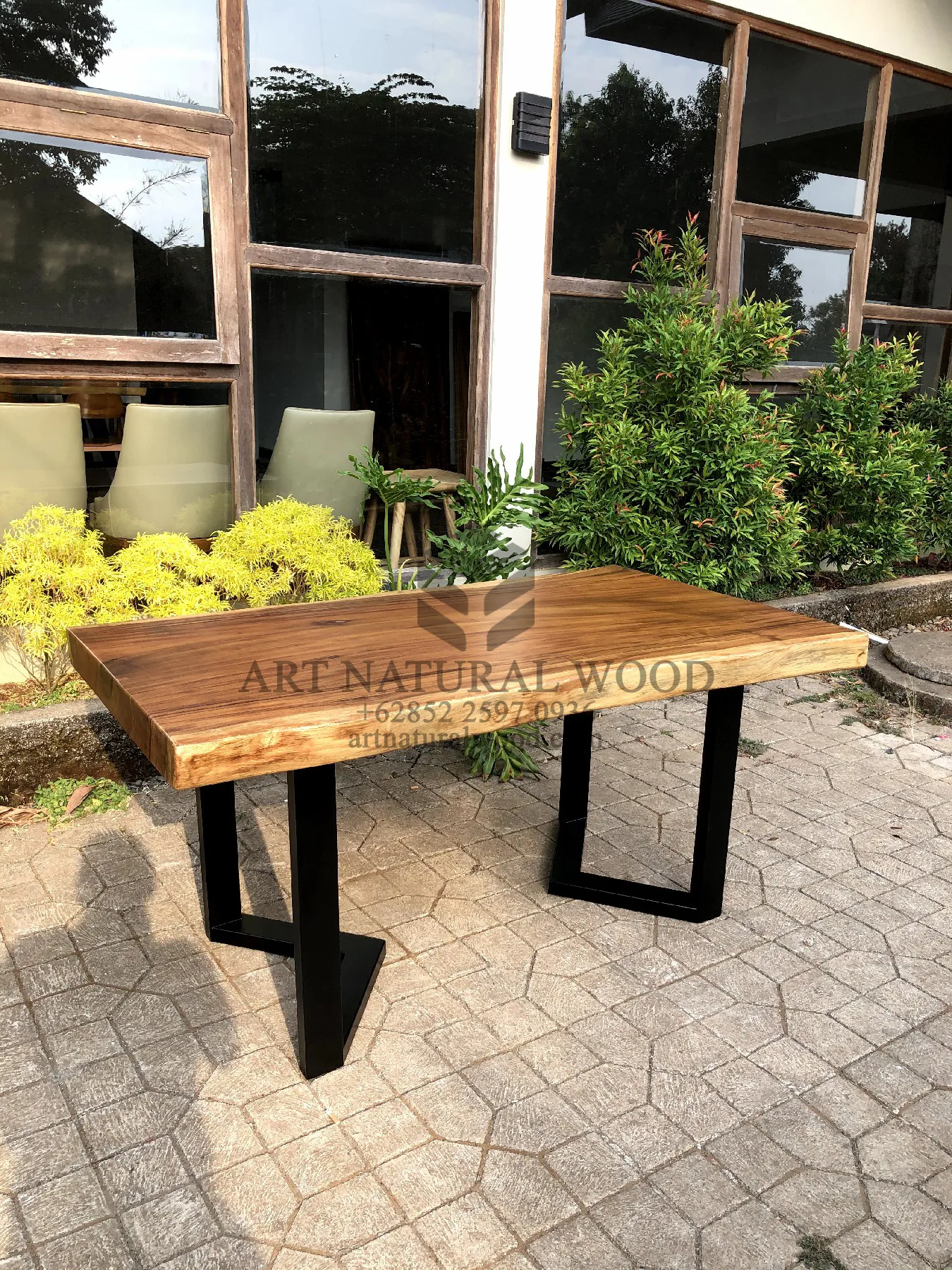 meja kayu utuh trembesi minimalis kaki besi- meja kayu besar kaki besi