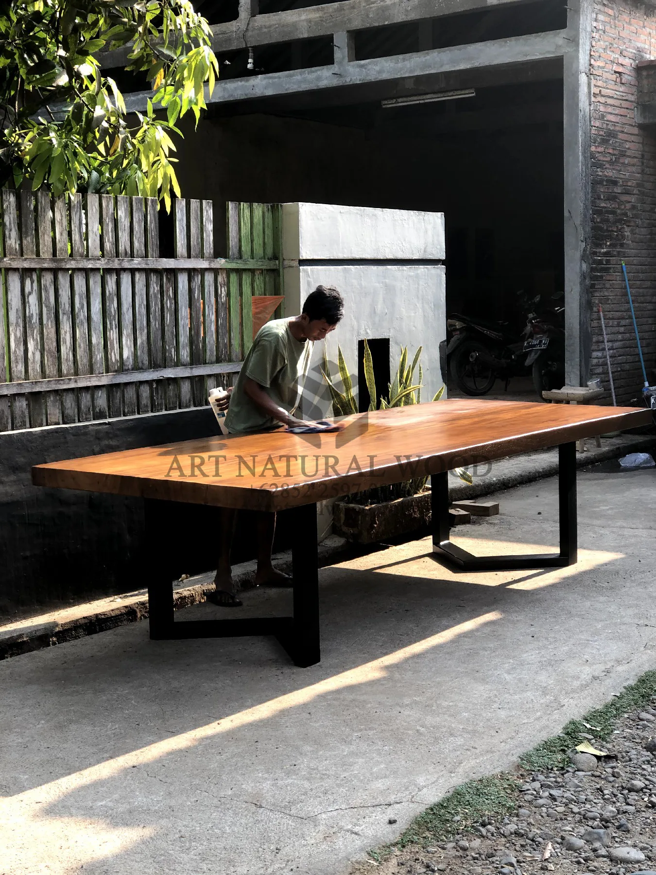 meja meeting minimalis kayu trembesi solid