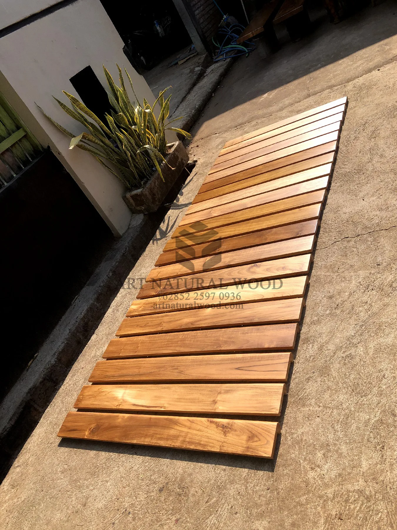 papan tangga kayu trembesi minimalis-papan kayu tangga rumah