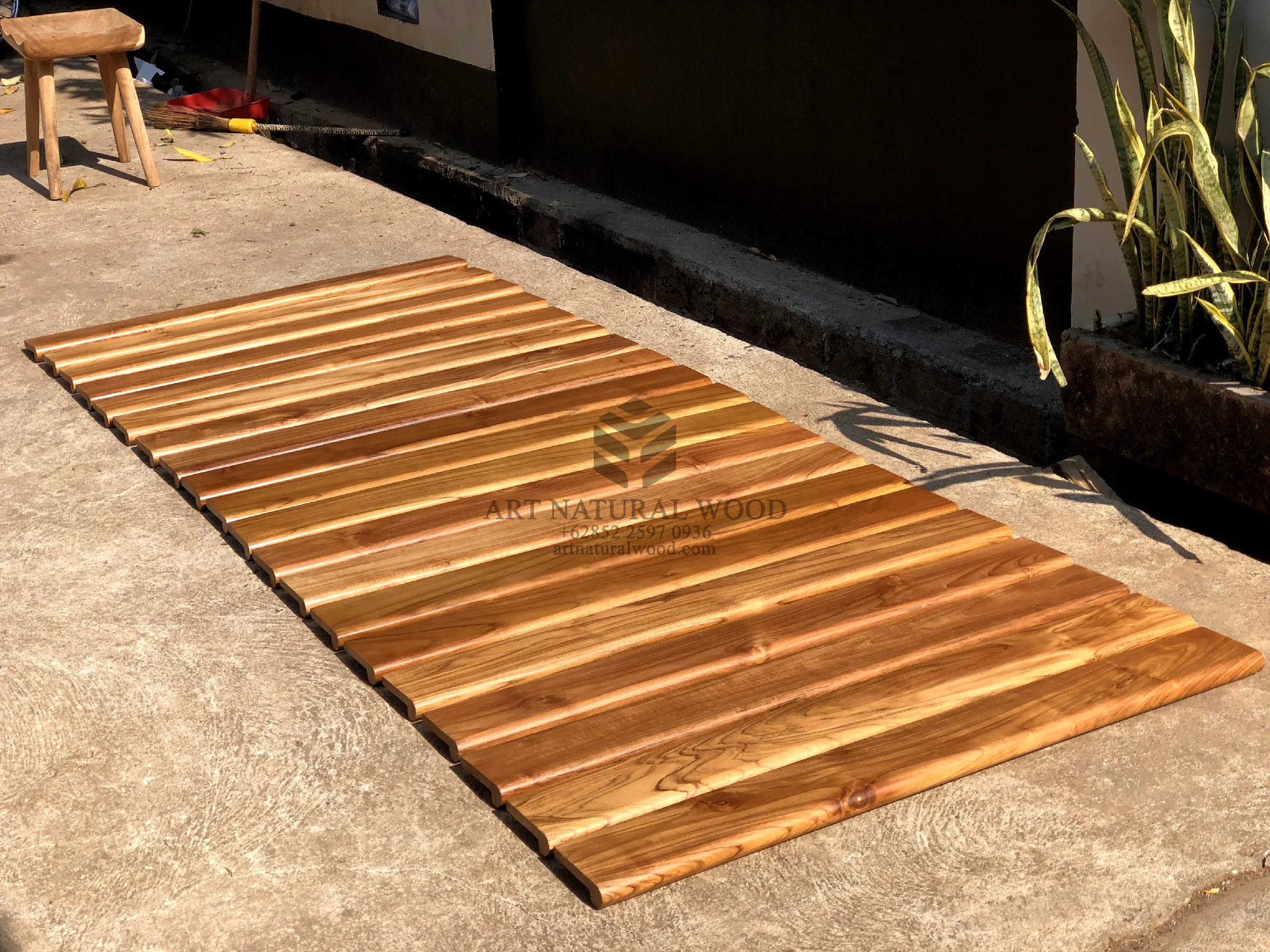 papan tangga kayu trembesi minimalis-papan kayu tangga rumah