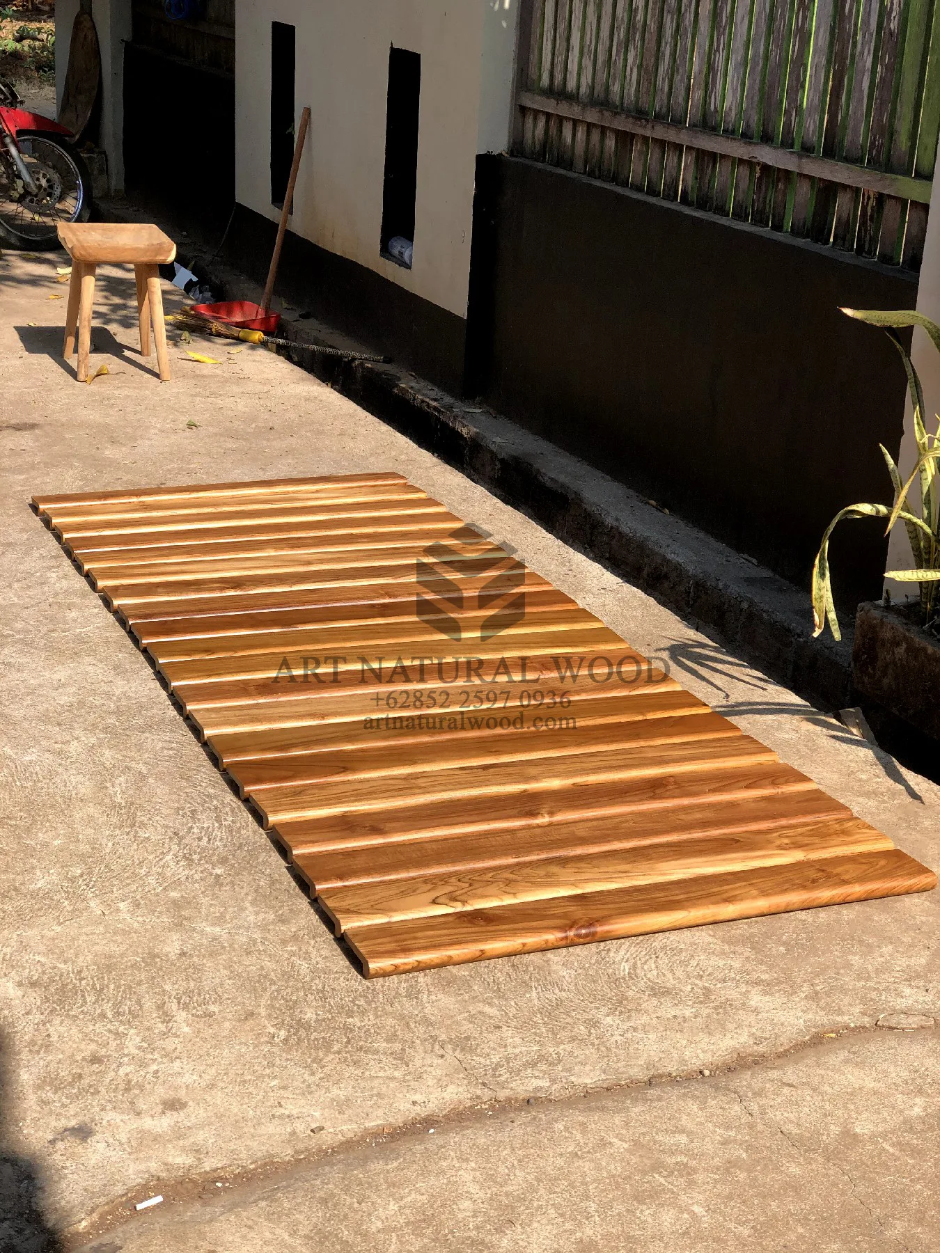 papan tangga kayu trembesi minimalis-papan kayu tangga rumah