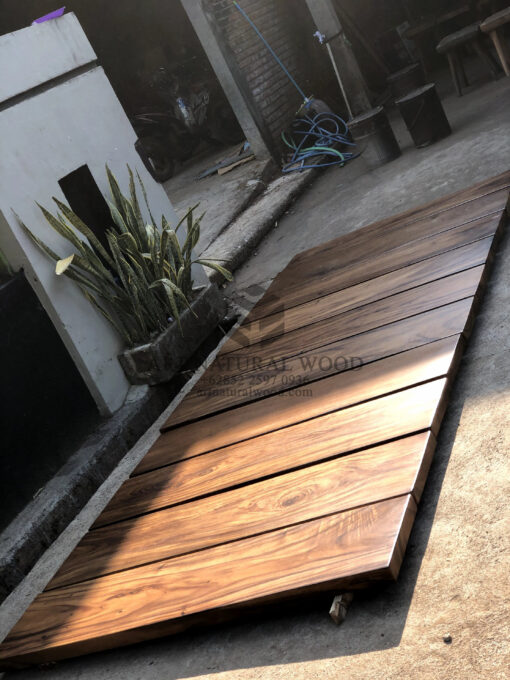 papan tangga kayu solid minimalis modern