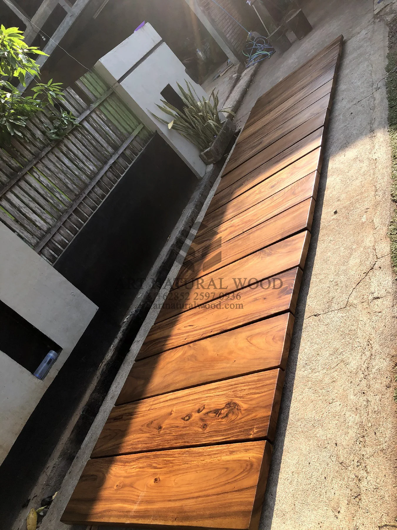 papan tangga kayu solid minimalis modern