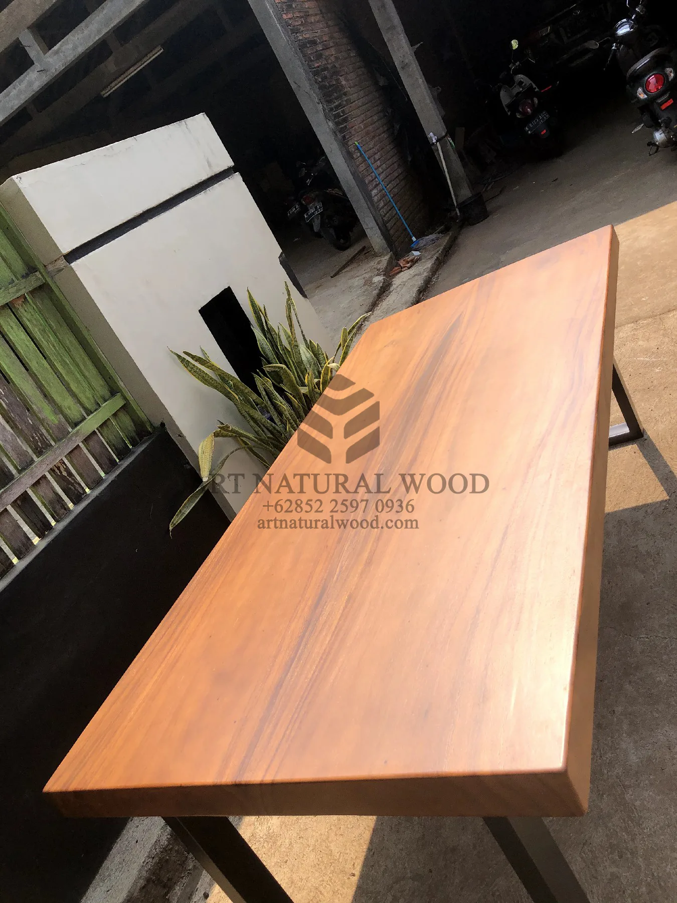 meja makan minimalis kayu trembesi solid kaki besi
