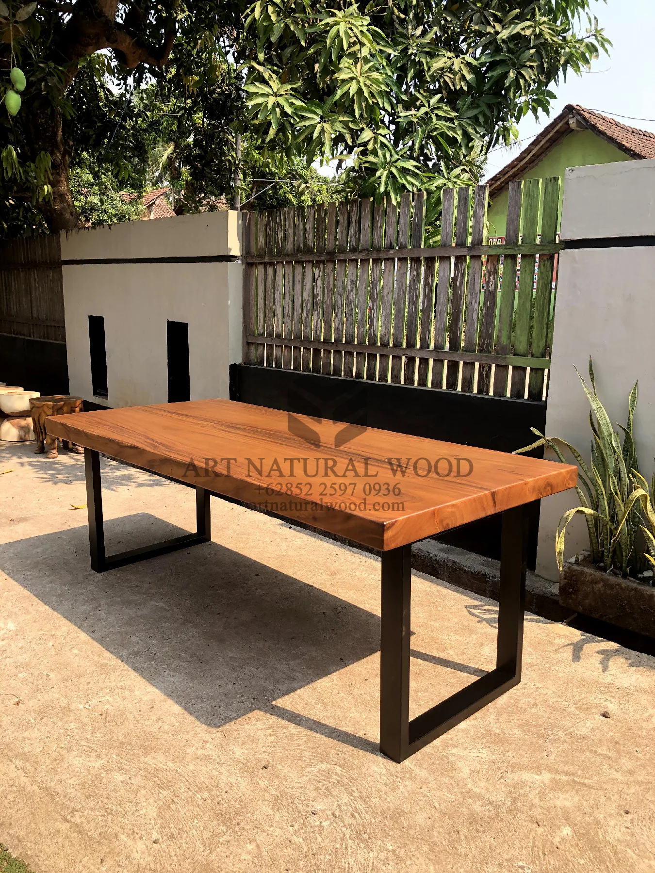 meja makan minimalis kayu trembesi solid kaki besi