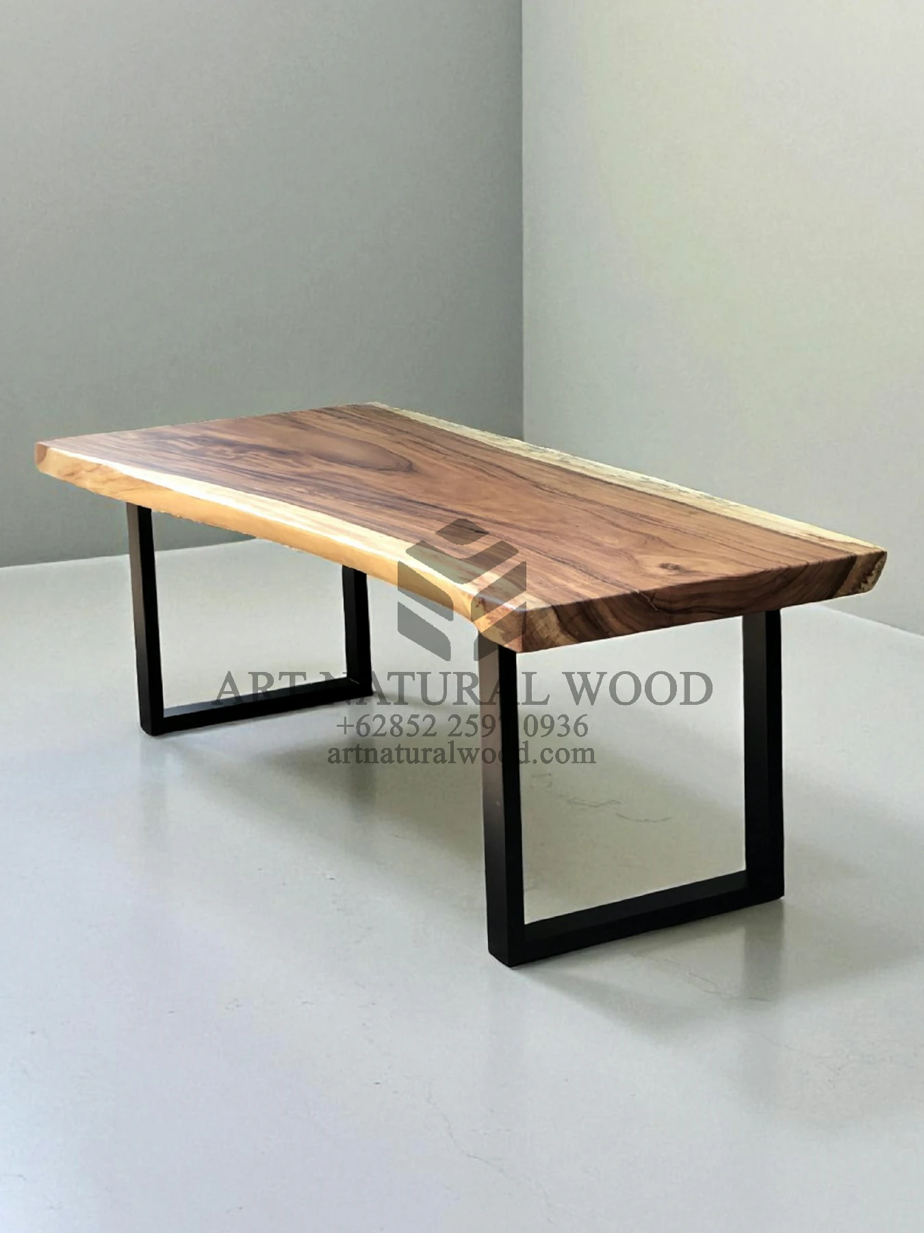 meja trembesi minimalis kaki besi kayu solid utuh sisi natural