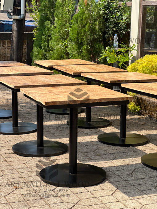 meja cafe industrial minimalis persegi