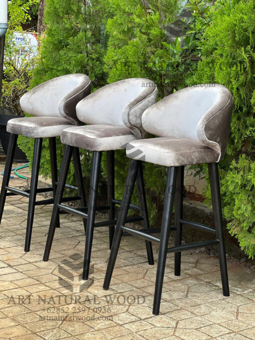bar stool kontemporer kayu solid