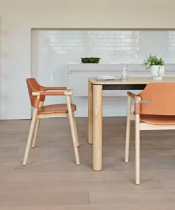 kursi makan kulit desain mid century