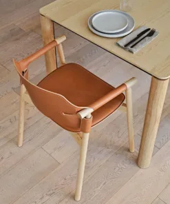 kursi makan kulit desain mid century