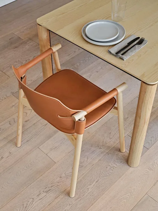 kursi makan kulit desain mid century