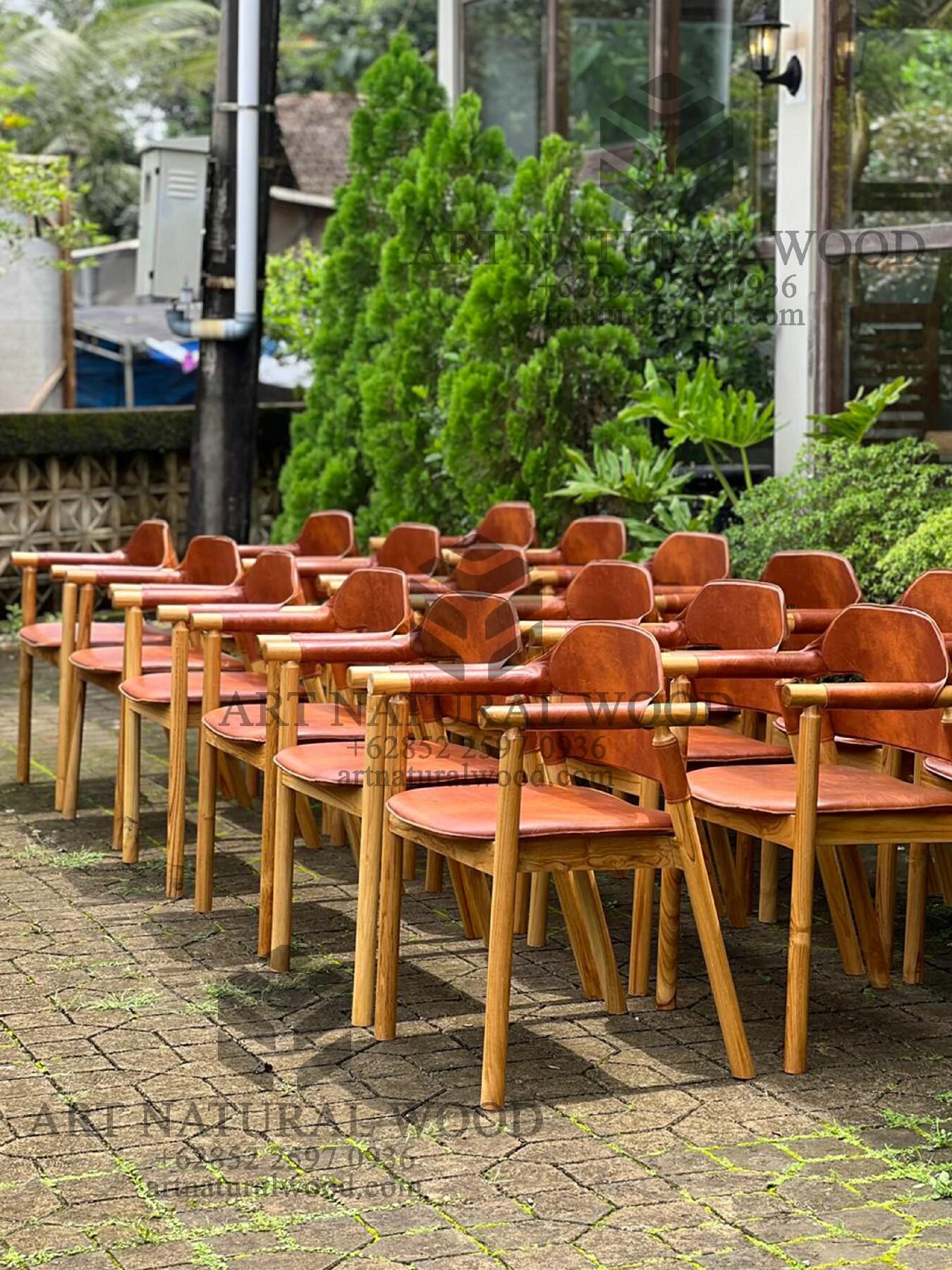 kursi makan kulit desain mid century