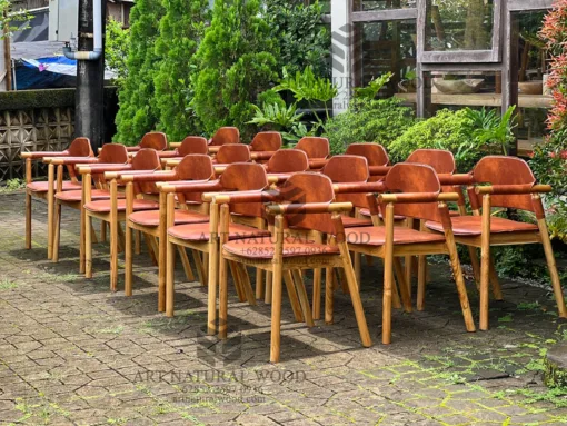 kursi makan kulit desain mid century