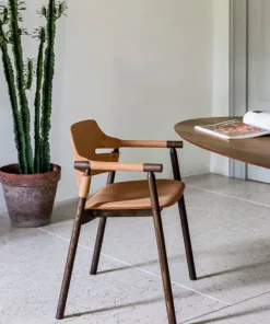 kursi makan kulit desain mid century