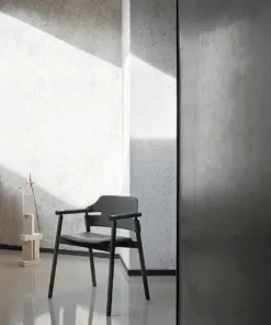 kursi makan kulit desain mid century